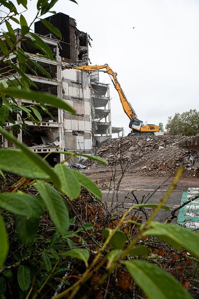 A new Liebherr crawler excavator: R 940 Demolition replaces R 944 C